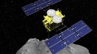 日本表示太空探测器降落在小行星上以获取土壤样本