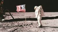 阿波罗11号的宇航员为科学拍摄了照片。然后是MTV