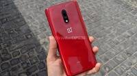 在新年大促销中抢购打折的OnePlus 7系列智能手机