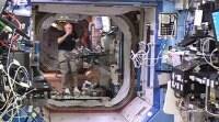 宇航员进入世界上第一个充气太空小屋