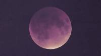 蓝月亮: 天空注视者将在10月31日上目睹罕见的现象
