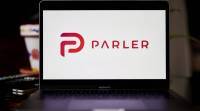 Parler的网站重新上线，但应用程序仍未在商店中使用