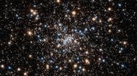 寻找一个巨大的黑洞，天文学家发现了一个黑暗的巢穴