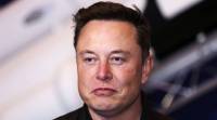 世界首富埃隆·马斯克 (Elon Musk) 和杰夫·贝佐斯 (Jeff Bezos) 争夺卫星舰队