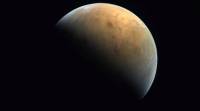 阿联酋的 “希望” 探测器发回了其第一张火星图像