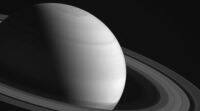 研究表明，土星的卫星比以前想象的要年轻