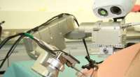 机器人首次协助高风险的耳植入手术