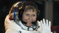 NASA的佩吉·惠特森 (Peggy Whitson) 控制了国际空间站