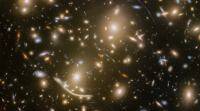 哈勃 (Hubble) 以惊人的细节捕获了巨大的星系团