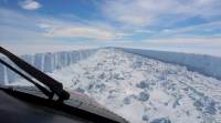 万亿吨冰山从南极洲冰架上脱落