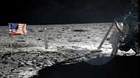 尼尔·阿姆斯特朗 (Neil Armstrong) 的月球包在拍卖会上以180万美元的价格售出