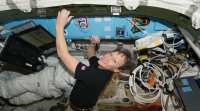 NASA宇航员佩吉·惠特森 (Peggy Whitson) 在太空中计时665天后返回地球