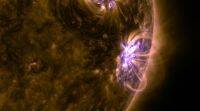 NASA捕捉强烈太阳耀斑的图像