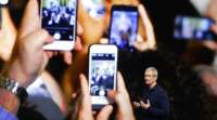 苹果iPhone X今天发布: 这款手机会运动1,000美元的价格吗？