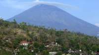 从巴厘岛火山穿越57,000撤离，官员们预计阿贡火山爆发