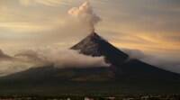 菲律宾的马永火山仍在下面膨胀，岩浆