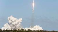 SpaceX发射世界上最强大的火箭Falcon Heavy