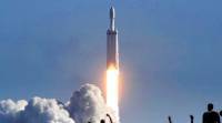 观看视频: SpaceX的Falcon Heavy起飞，将Tesla Roadster送入火星轨道