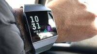 Fitbit离子评论: 健身怪胎的智能手表，不断发展