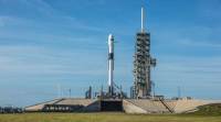SpaceX推迟了更新的Falcon 9火箭的首次商业发射