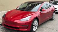 特斯拉Model 3在空中修复后赢得了消费者报告的推荐