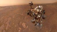 美国宇航局的好奇号火星车在火星山脊上点击最后一张自拍