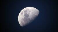 NASA轨道器发现水分子在月球周围移动